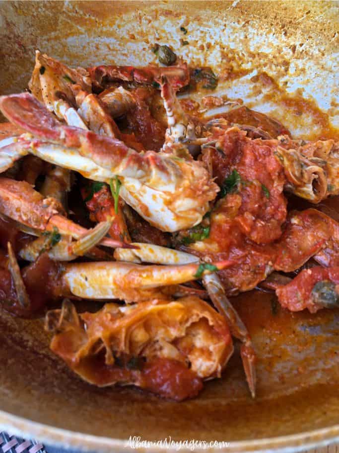 saute crabs in sauce in Ksamil