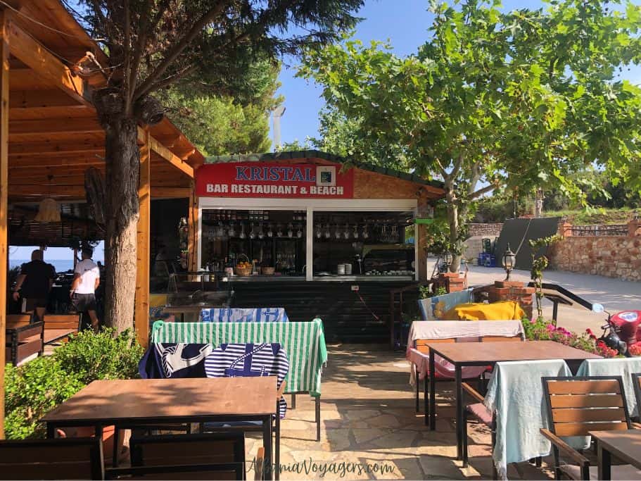 Kristal Beach Bar Restaurant bar with tables in front in Ksamil
