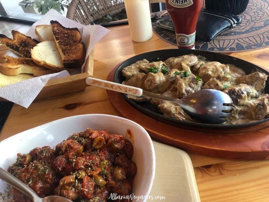 plates of meatballs and tave Familjari at Restorant Familjari